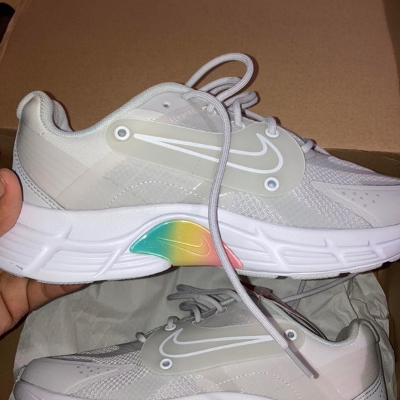 Brand new Nike alphina 5000. (With box and tags) - Picture 4 of 5